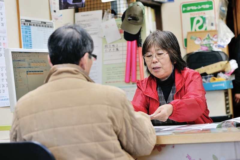 お客様が気楽に立ち寄れるカワサキ。クルマに関することなら何でも相談できる安心感がある